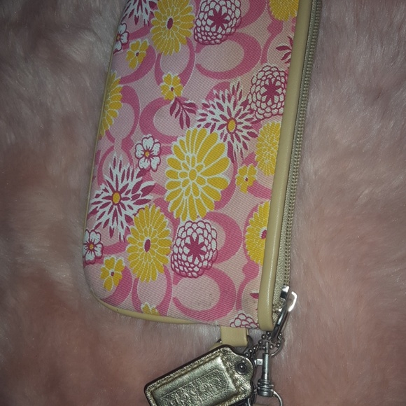 Wristlet - Picture 2 of 3